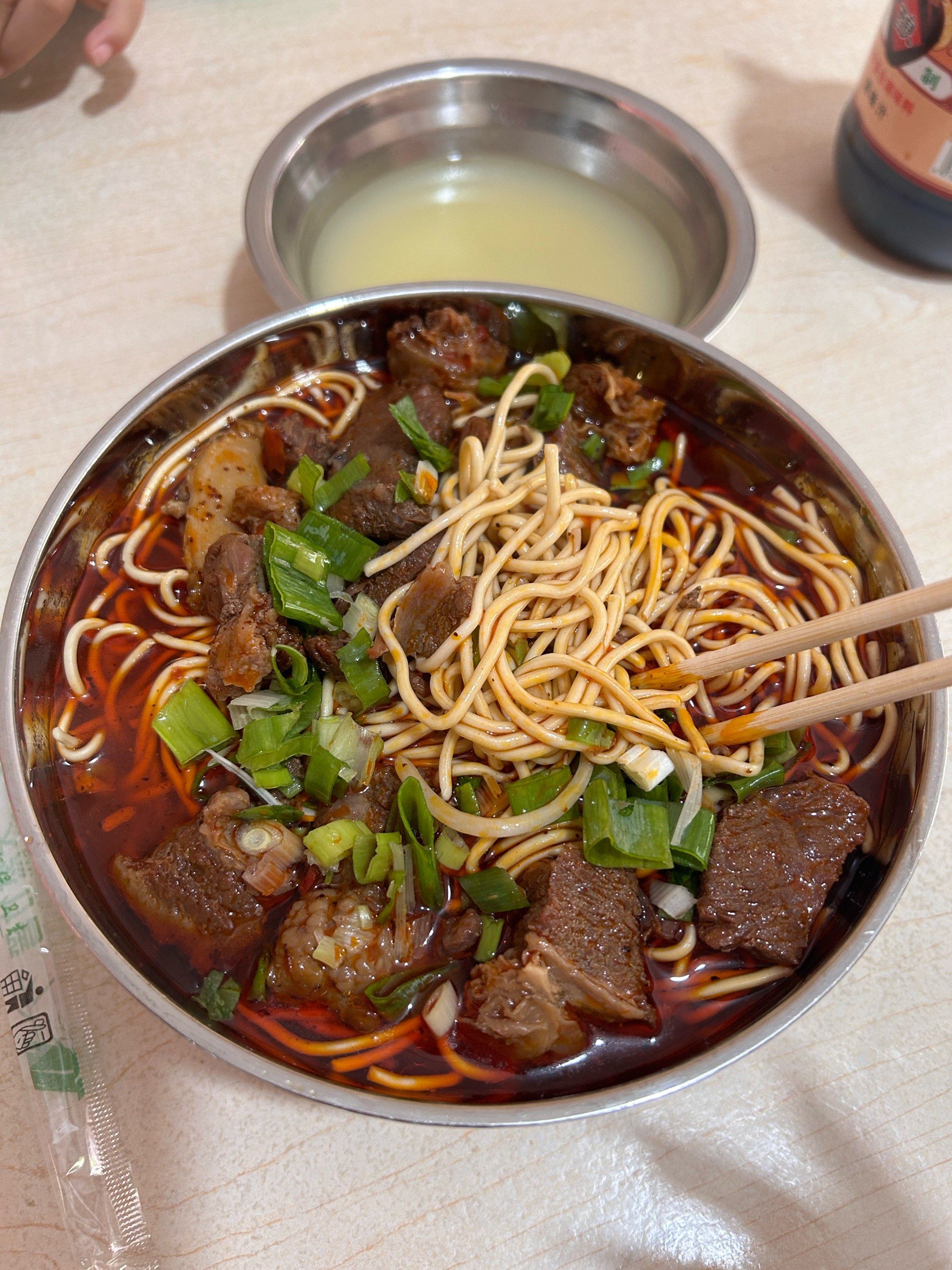 襄阳牛肉面牛油重辣特色_川味红烧牛肉面的做法大全_兰州牛肉面正宗做法