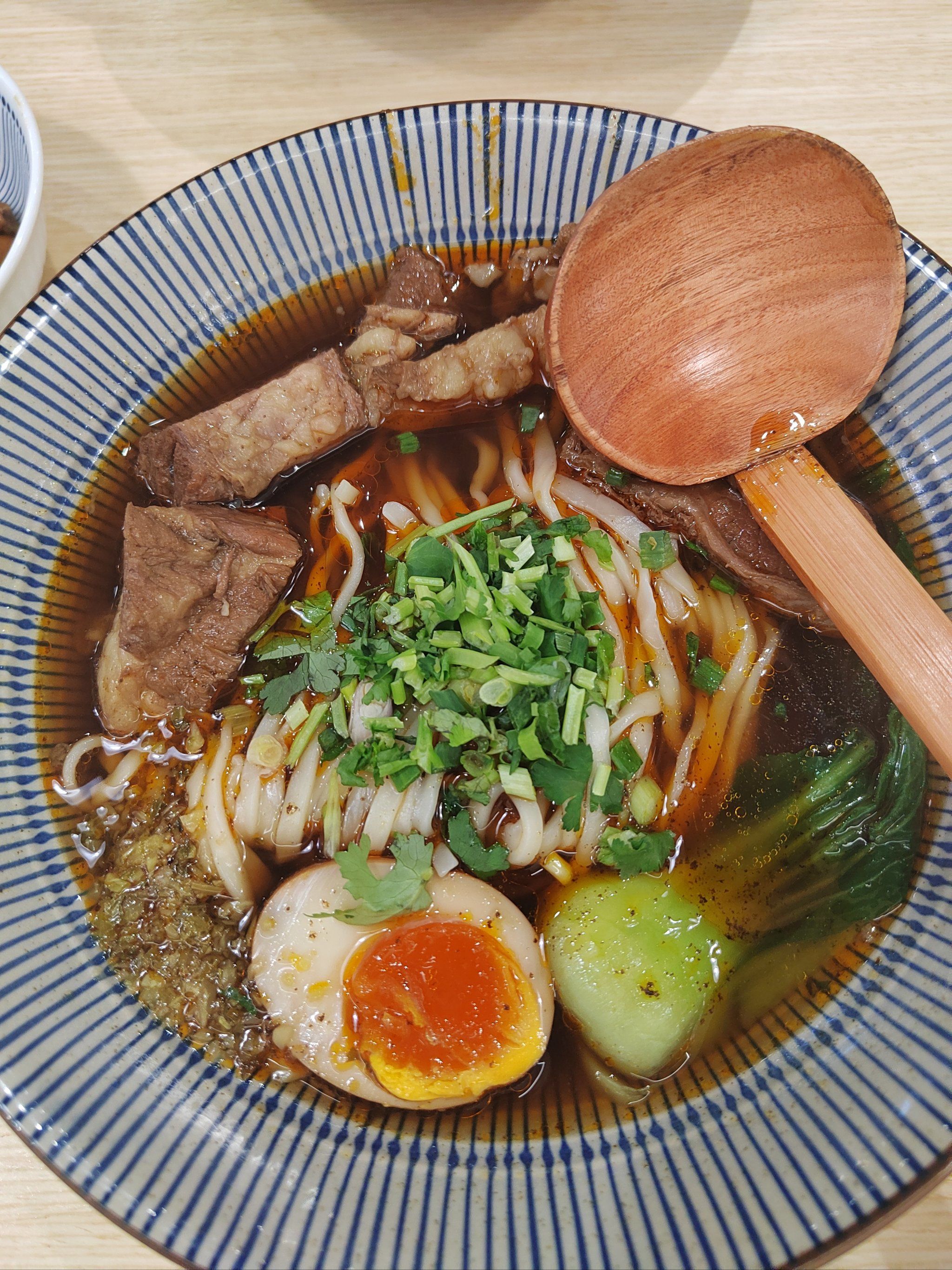 襄阳牛肉面牛油重辣特色_川味红烧牛肉面的做法大全_兰州牛肉面正宗做法