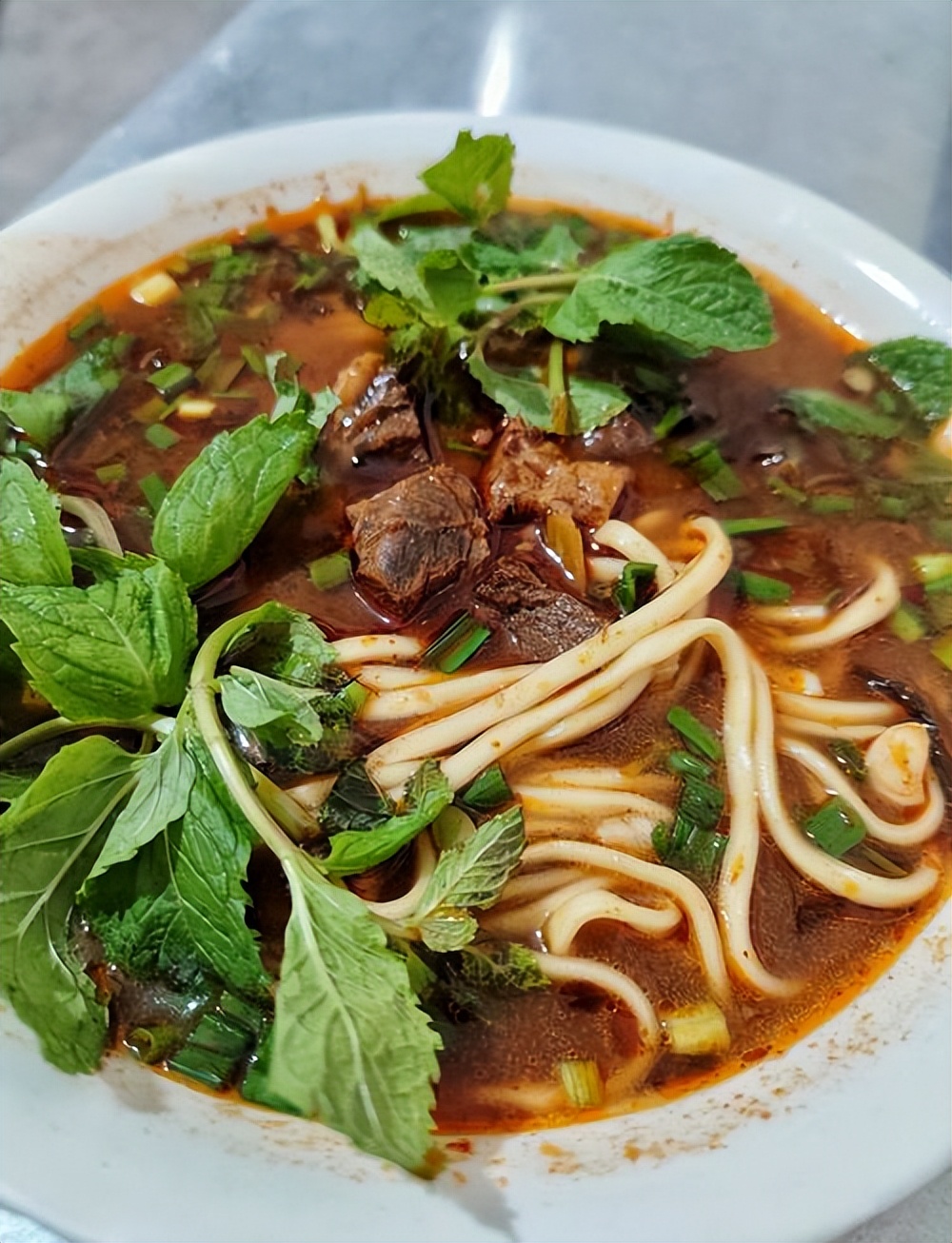 兰州牛肉面正宗做法_襄阳牛肉面牛油重辣特色_川味红烧牛肉面的做法大全