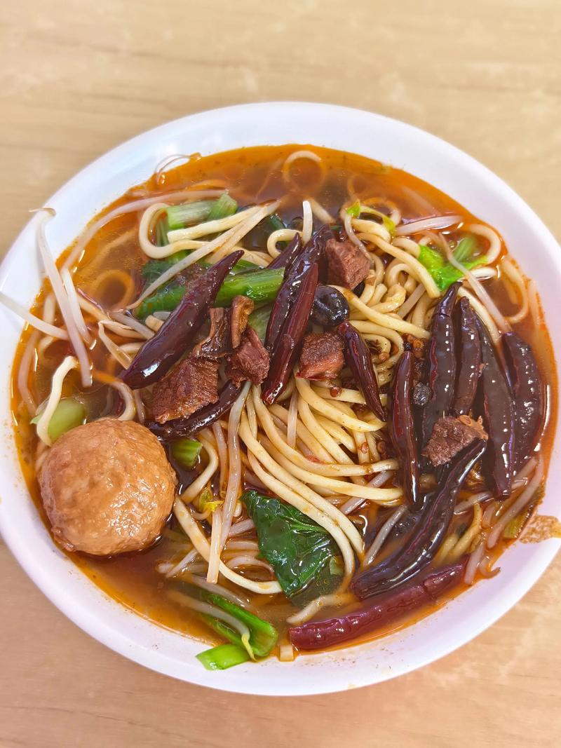 襄阳牛肉面牛油重辣特色_川味红烧牛肉面的做法大全_兰州牛肉面正宗做法