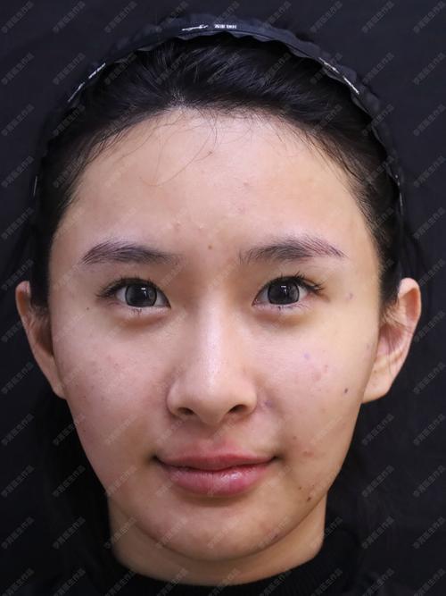 黄荷娜真的是富三代吗