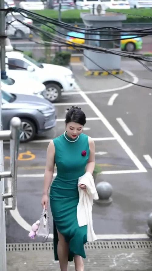 如何哄自闭的双子座女生