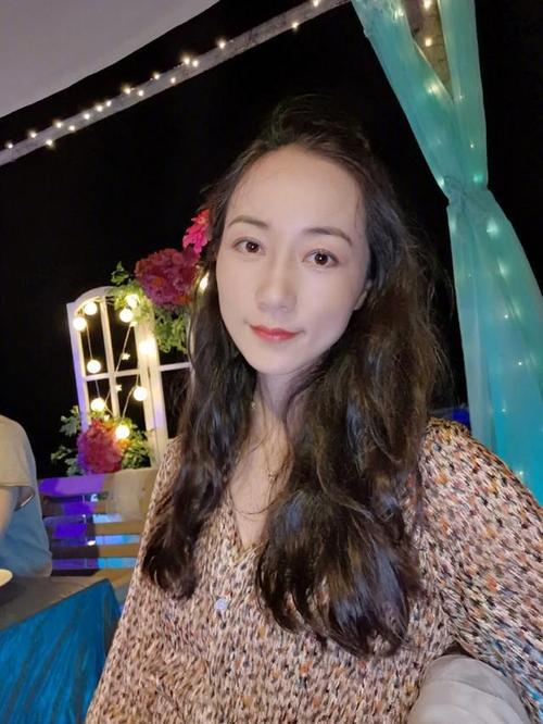 孤独忧郁自闭的女生 性格自闭的女生