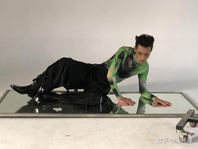 自闭在家暴食在家自闭了