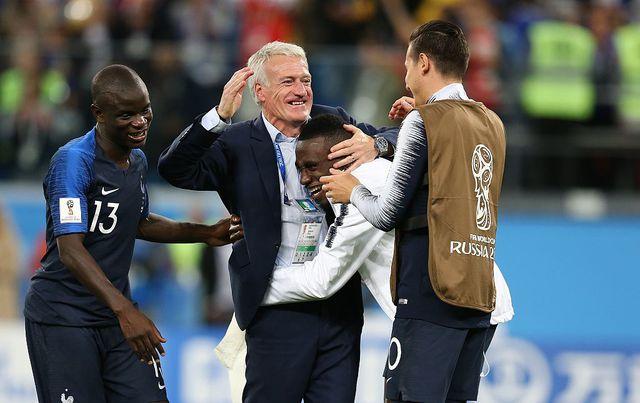 春秋短外套 春秋短外套黑色好还是咖色好