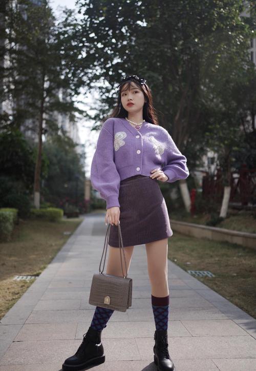 难受自闭图(自闭伤心头像)