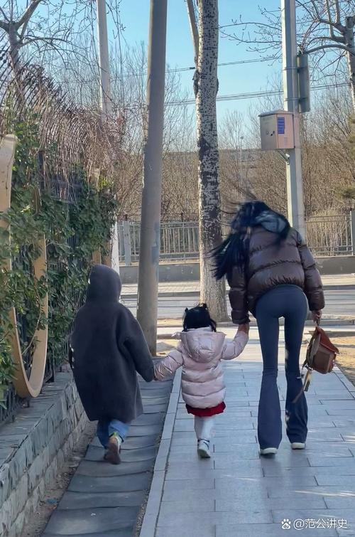 哥哥轻度自闭症弟弟重度自闭症