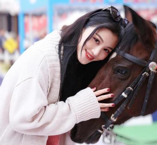 女孩子自闭表现 女生自闭该怎么办