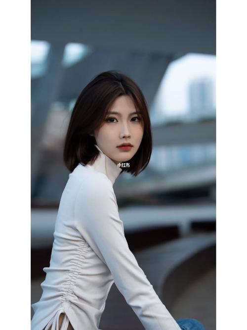 自闭不合群的女生 孤僻不合群的女生