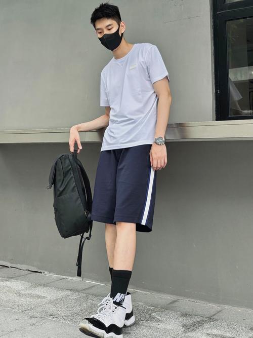 没人陪自闭了 孤独时没人陪心情说说