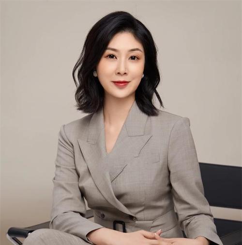 迪奥哪款香水好闻（迪奥香水女士哪个味道好闻）