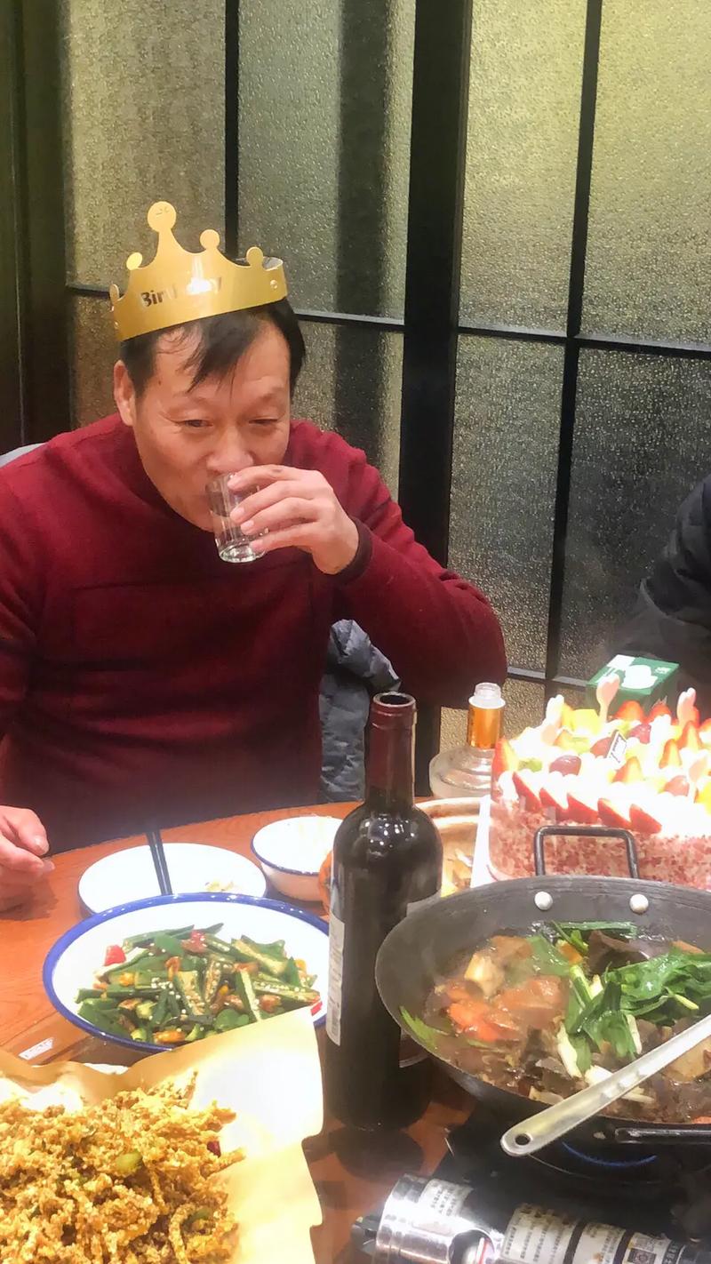 自闭哥哥有个哄他的弟弟