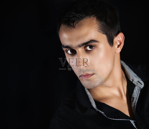 自闭症的传统特征是什么