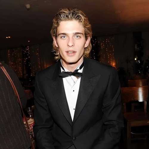 自闭性人格特点包括(自闭型人格障碍)