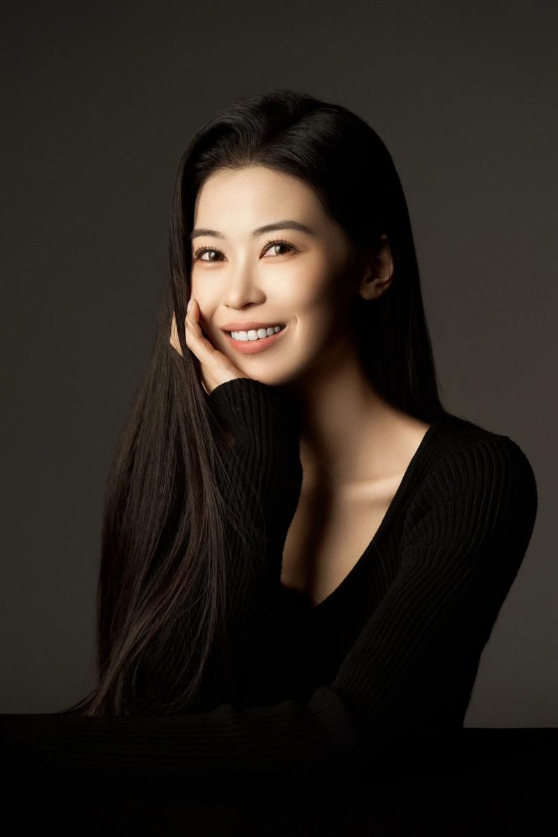 自闭症跟爸妈玩的很开心