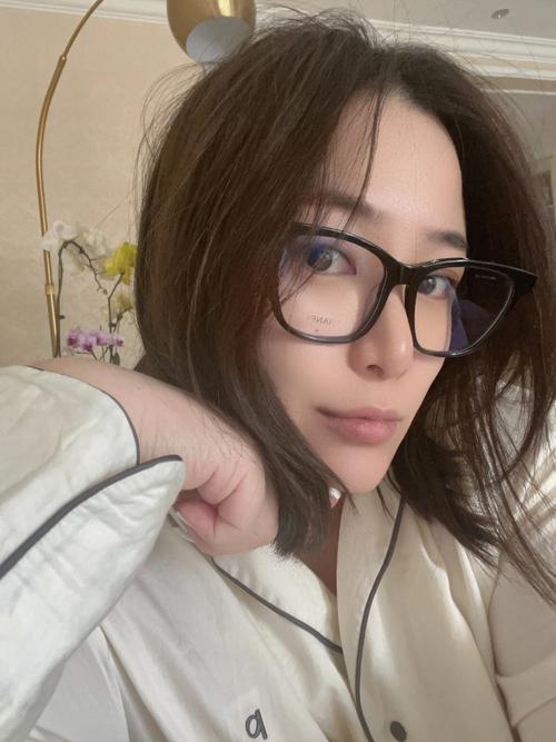 自闭症儿童垫脚(自闭症垫着脚走路)