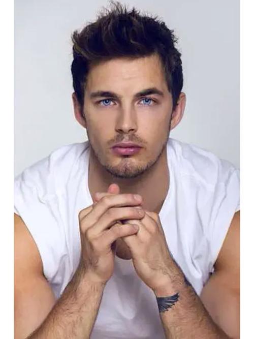 自闭症轩轩弹钢琴的孩子