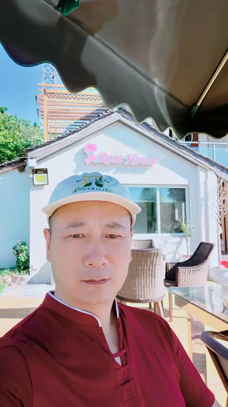 9岁自闭症儿童游泳训练