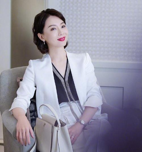 自闭面孔雀_孔雀闭嘴